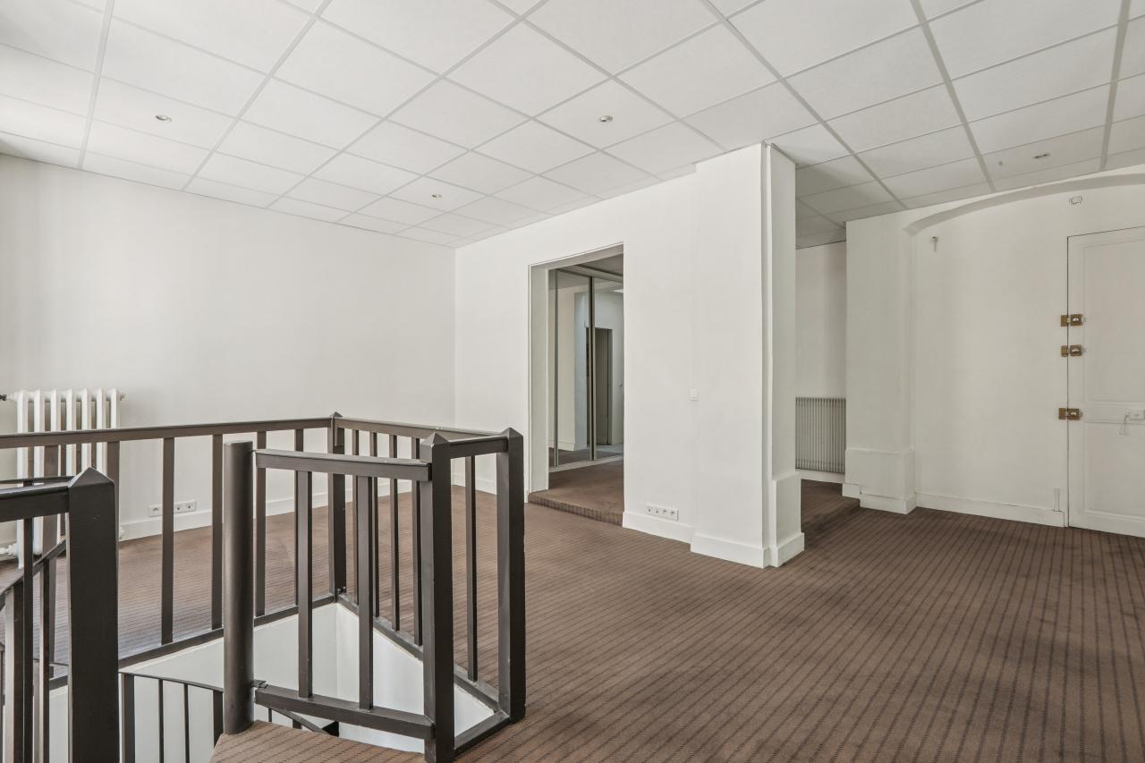 Bureau Paris 70m² Location bureau Paris OLBUR2427122 1